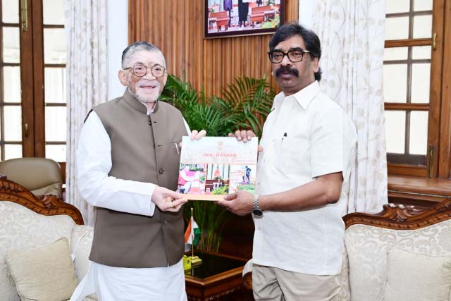 जेपीएससी-जेएसएससी भर्ती विवाद पर मुख्यमंत्री हेमंत सोरेन ने राज्यपाल से की मुलाकात