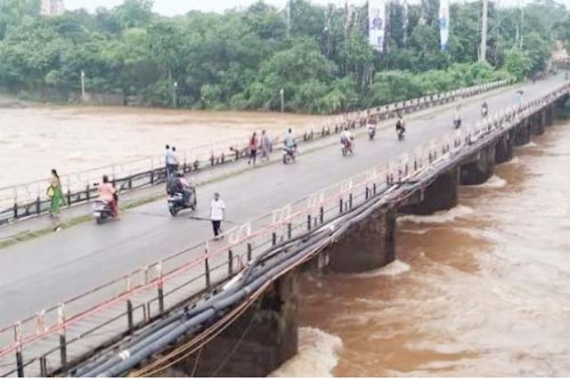 ओडिशा की भारी बारिश से जमशेदपुर में बढ़ा नदियों का जलस्तर, तटीय इलाकों में अलर्ट