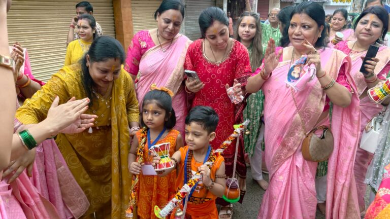 नन्हें कंधों पर दिखी बड़ी आस्था: दुमका में निकाली गई भव्य बाल काँवड़ यात्रा