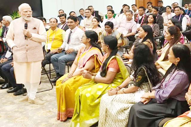 पीएम मोदी ने पूछा- पब्लिक से कैसे बात करूं, टीचर ने कहा- कॉन्फिडेंस के साथ