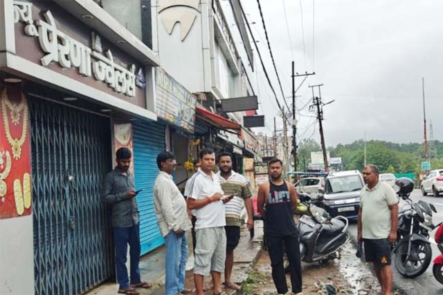 रांची में आभूषण दुकान से जेवरात और नकदी चोरी, पुलिस जांच में जुटी