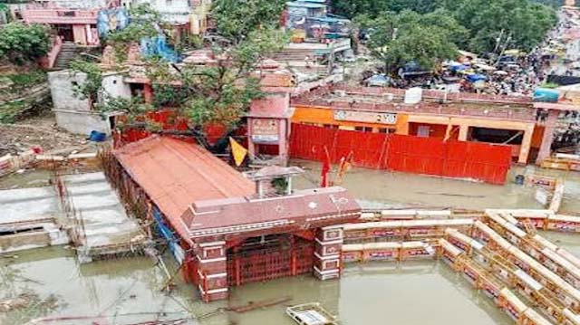 प्रयागराज में उफान पर है गंगा-यमुना, हर दिन बढ़ रहा जलस्तर