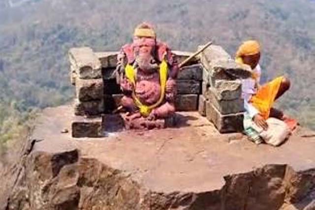 आस्था और रोमांच का अद्भुत संगम है ढोलकल गणेश मंदिर