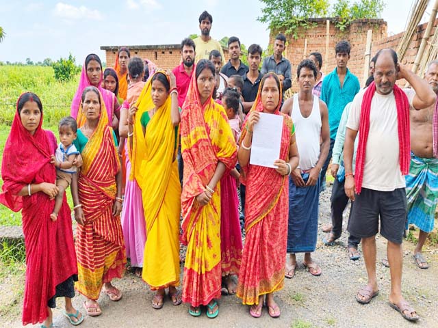 ग्रामीणों ने आंगनबाड़ी संचालन न होने एवं सेविका पर लगाया फर्जीवाड़े का आरोप