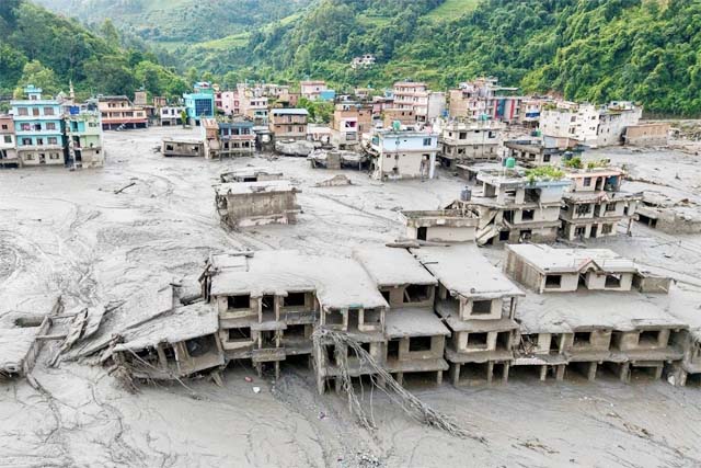 नेपाल : बाढ़ से 14,455 बच्चों की पढ़ाई प्रभावित, 396 छात्र और 21 शिक्षक अब भी लापता