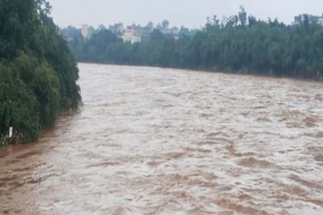 लगातार बारिश से उफनाईं स्वर्णरेखा-खरकई, खतरे के निशान के पार पहुंची खरकई