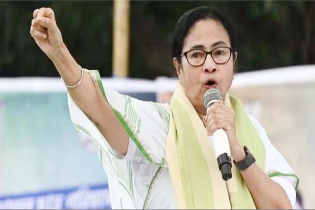 कांग्रेस ने ममता को दिया झटका, एकसाथ 100 नेता तोड़े