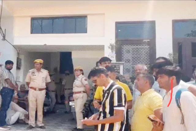 पत्नी और बेटियों को मौत के घाट उतारकर, बनाई चाय फिर नहाकर हुआ फरार