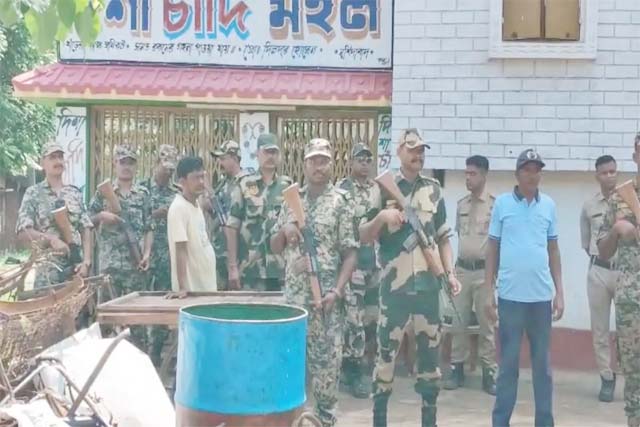 बंगाल : मुर्शिदाबाद में छापेमारी के दाैरान पुलिस टीम पर बम से हमला, एएसआई अस्पताल में भर्ती