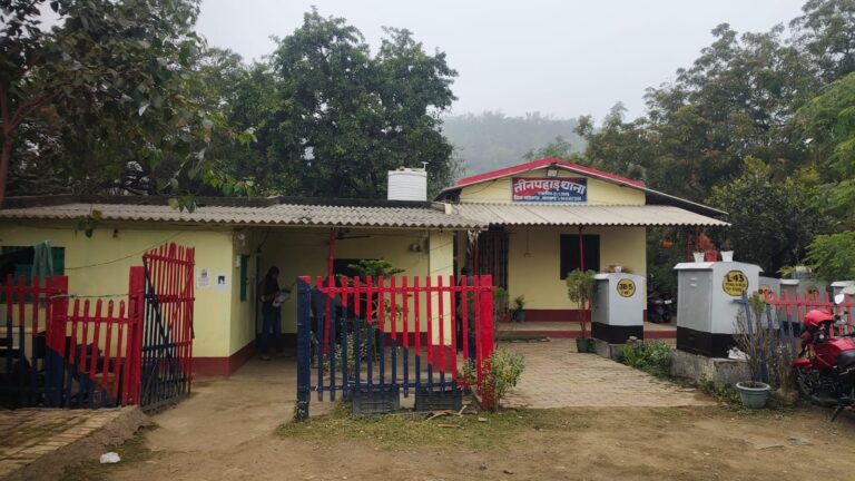 जबलपुर जीआरपी ने साहिबगंज के तीनपहाड़ में गिरफ्तारी को लेकर की छापामारी
