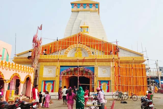 मिर्जाचौकी में केदारनाथ धाम की तर्ज पर बना भव्य व आकर्षक पंडाल बना आकर्षण का केंद्र
