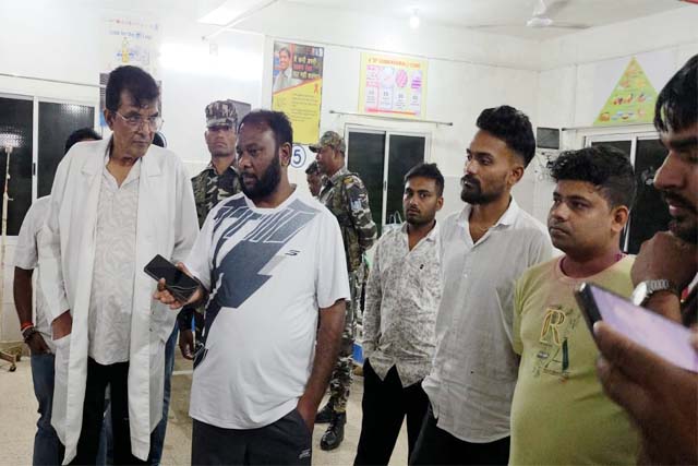 रानी फॉल से लौटे 18 बच्चों की तबीयत बिगड़ी, देर रात सीएचसी पहुंचे दोनों विधायक
