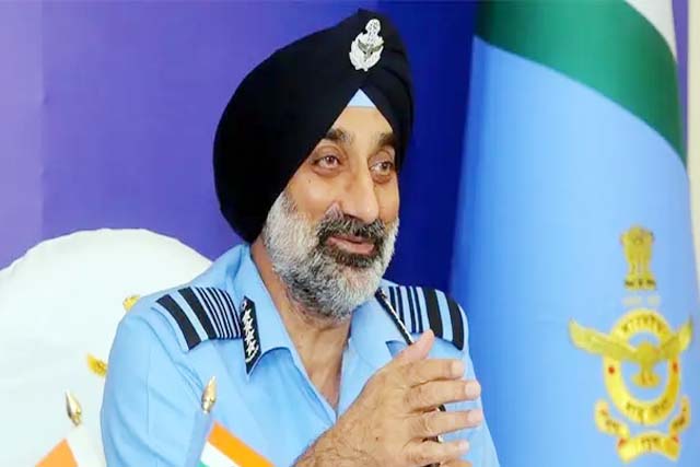 कितना भी कठिन समय आए, कमजोर कड़ी नहीं बनना : वायुसेना प्रमुख एपी सिंह