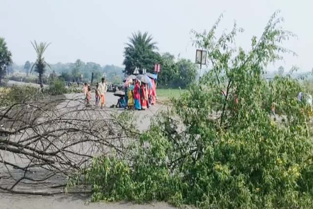 डंपर की चपेट में आने से 35 वर्षीय व्यक्ति की मौत, मुआवजे की मांग पर पैनम लिंक रोड जाम