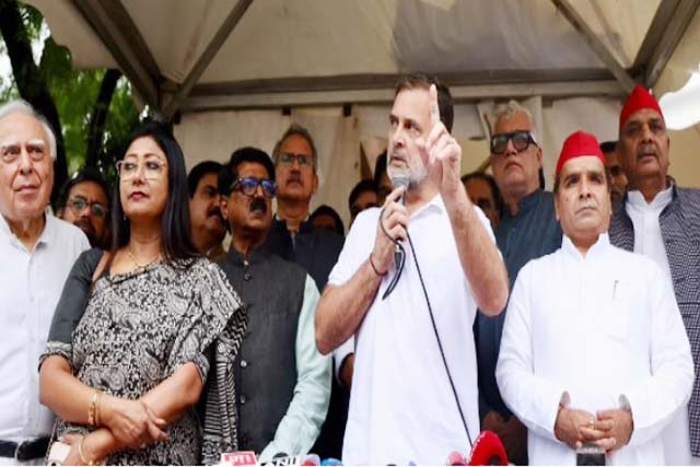 दिल्ली की रैली में शामिल होने आ रहे लोगों को रोकने की कोशिश : राहुल गांधी