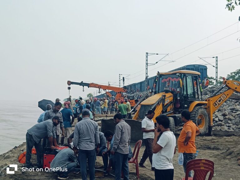 साहिबगंज: सकरीगली–महाराजपुर के बीच रेल परिचालन बहाली को लेकर रेलवे का युद्ध स्तर पर जारी है कार्य