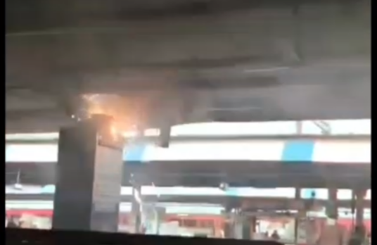 जमशेदपुर में प्लेटफार्म एक पर लगी आग