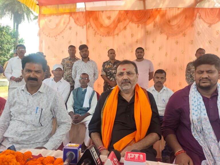 संताल परगना में आदिवासियों की आबादी तेजी से घट रही है : डॉ निशिकांत दुबे