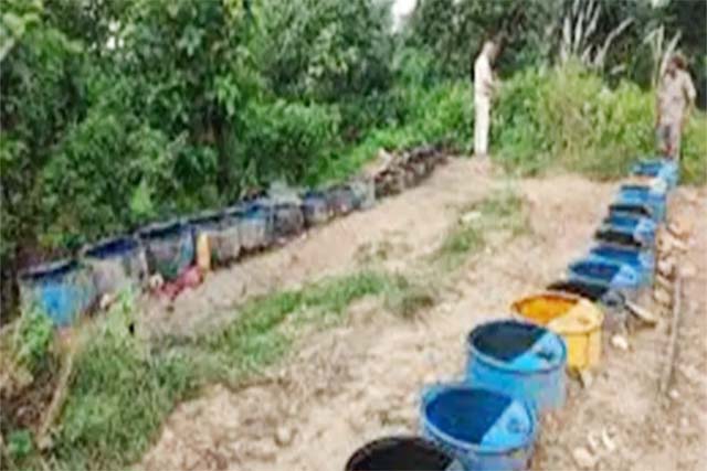 उत्पाद का छापा, शराब के साथ तीन गिरफ्तार