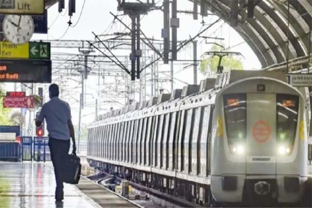 दिल्ली मेट्रो के 6 स्टेशन आज शाम चार बजे तक सुरक्षा कारणों से रहेंगे बंद